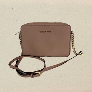 Michael Kors Jet Set Cross Body in Blush